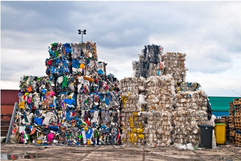 Greenpeace’e göre Türkiye, 5 yıldır Avrupa’nın en fazla plastik atık gönderdiği ülke. İngiltere başta olmak üzere pek çok AB ülkesinin çöpleri Türkiye’ye taşınırken, çevreye ve insan sağlığına yönelik tehdit her geçen yıl büyüyor.
