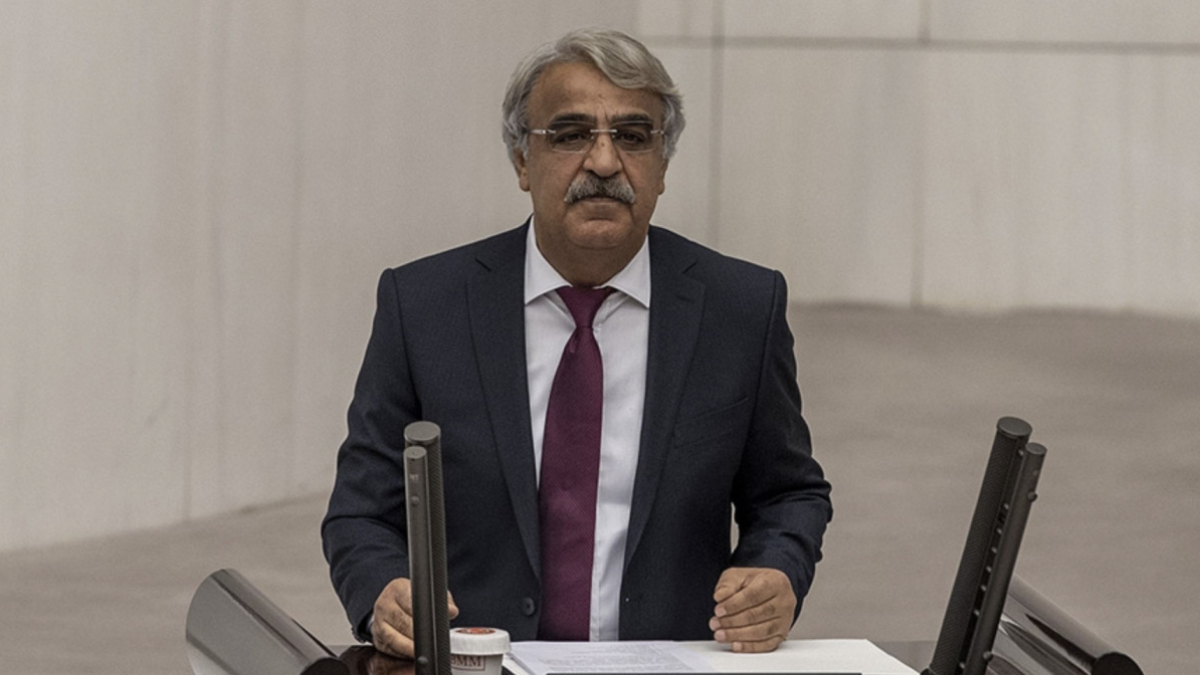 DEM Parti İmralı Heyeti üyesi Sancar, barışa ancak en geniş ortaklıklarla ulaşılabileceğini vurguladı, CHP’nin dışında bırakılmasının sürecin yürümesini engelleyeceğini söyledi.