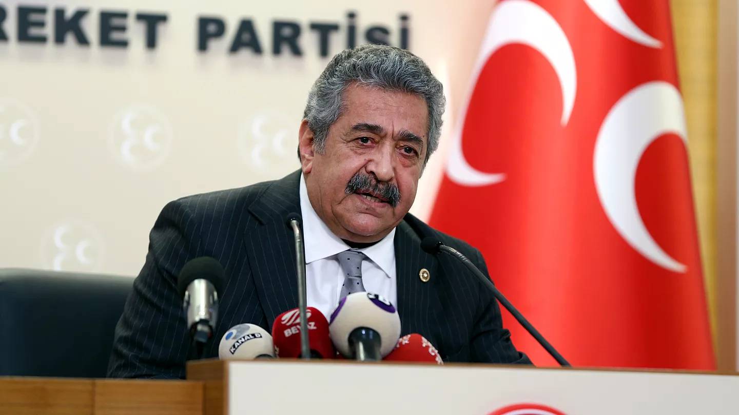 MHP Genel Başkan Yardımcısı Feti Yıldız, Prof. Dr. Ahmet Özer’in tarihsel analizine destek vererek Malazgirt’ten Hewlêr’e uzanan Türk-Kürt ilişkilerinin bin yıllık birlikteliğe dayandığını söyledi.