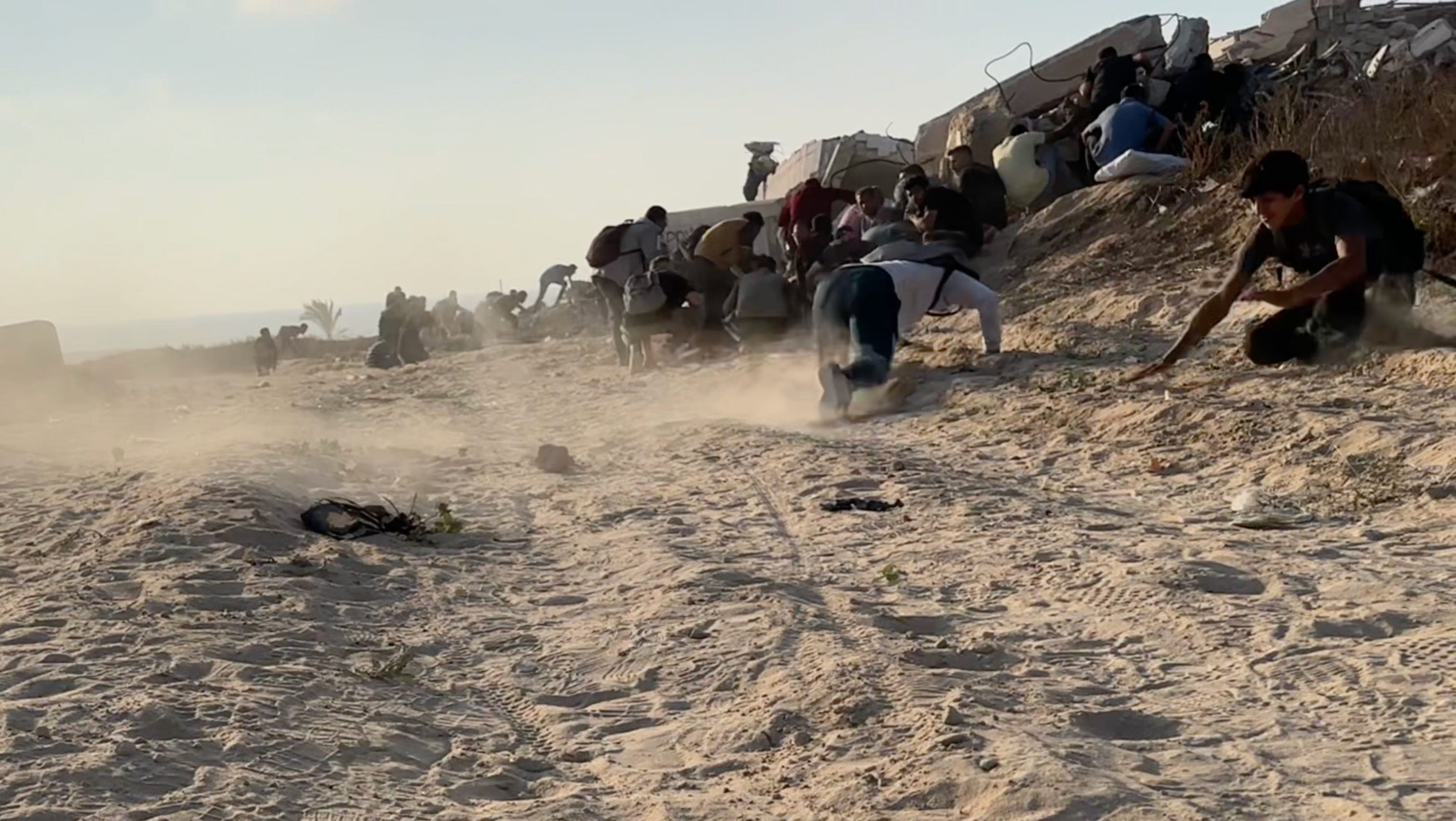 Gazze’de insani yardım kisvesi altında siviller vuruluyor, dağıtılan un torbalarından bağımlılık yapıcı ilaçlar çıkıyor. İsrail'in "Tuzlanmış Balık" operasyonu, modern çağın organize bir imha senaryosuna dönüşmüş durumda.