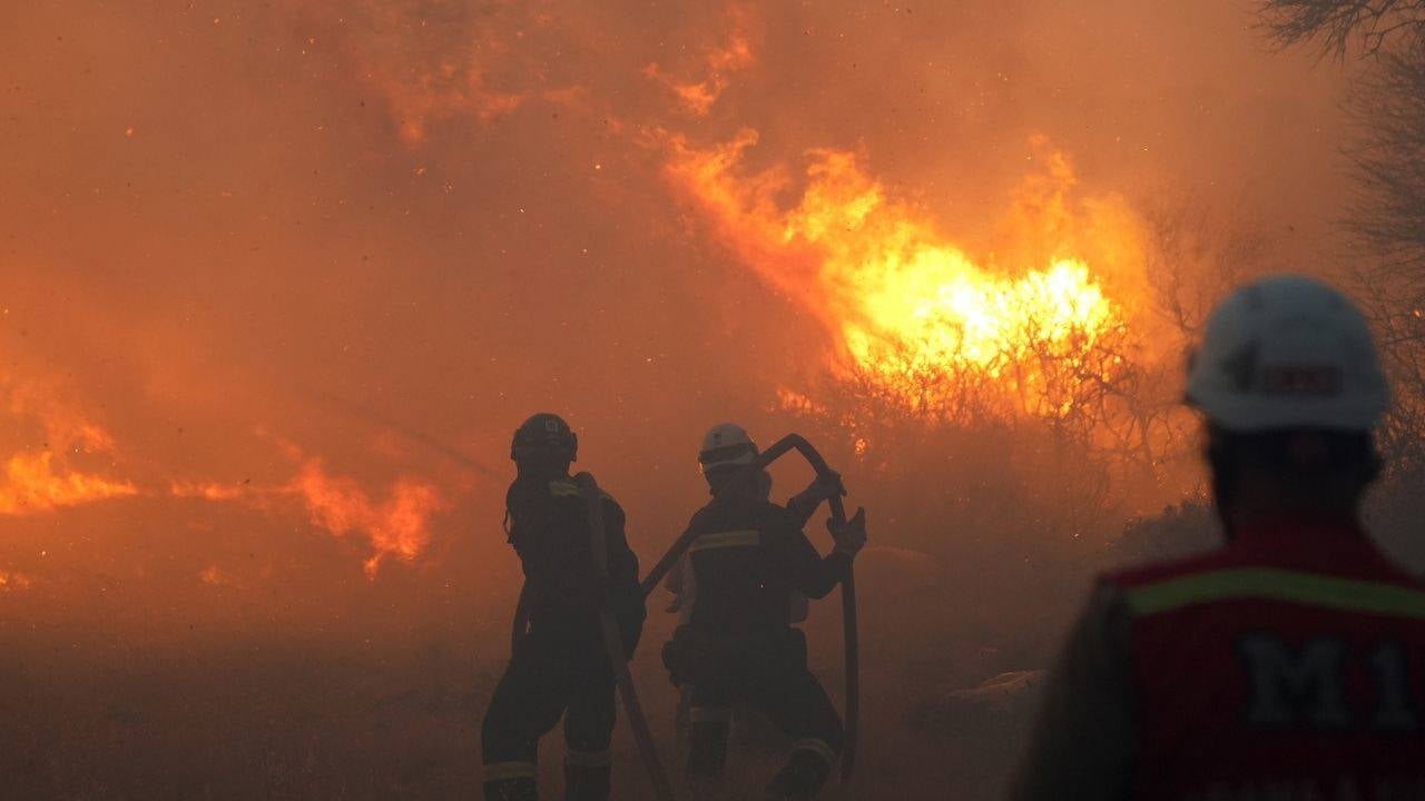 Üç gündür süren yangınlarda 2 kişi hayatını kaybetti, 10 kişi tutuklandı. İzmir, Muğla ve Manisa’daki 7 yangın kontrol altına alınırken, 65 yangınla ilgili 44 kişi gözaltına alındı.