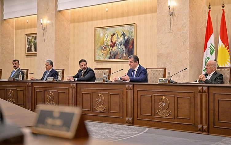 Kürdistan Bölgesi Bakanlar Kurulu, maaşlar ve mali hakların sağlanması için Bağdat hükümetiyle varılan anlaşmayı onayladı. Anlaşma gereğince Kürdistan Bölgesi, her ay Irak'a 230 bin varil petrol teslim edecek ve karşılığında 120 milyar dinar gelir paylaşımı yapılacak.