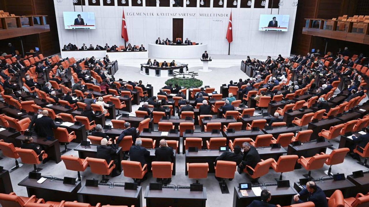 Tezkere Meclis’te kabul edildi |