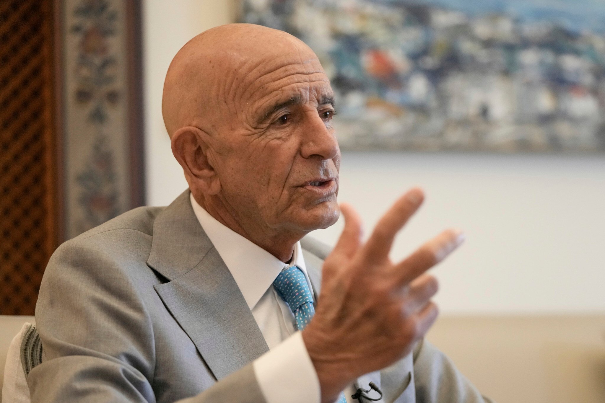 Barrack, Ahmet el Şara'ya politikasını gözden geçirmesini ve "daha kapsayıcı bir yaklaşım benimsememesi halinde takdirde parçalanma riskiyle" karşı karşıya kalacağını söylediğini açıkladı.