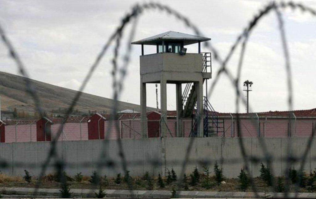 urf-29-07-2025-urfa-cezaevi-tahliye-engelleme-avukat-aile-tepki-1500×945