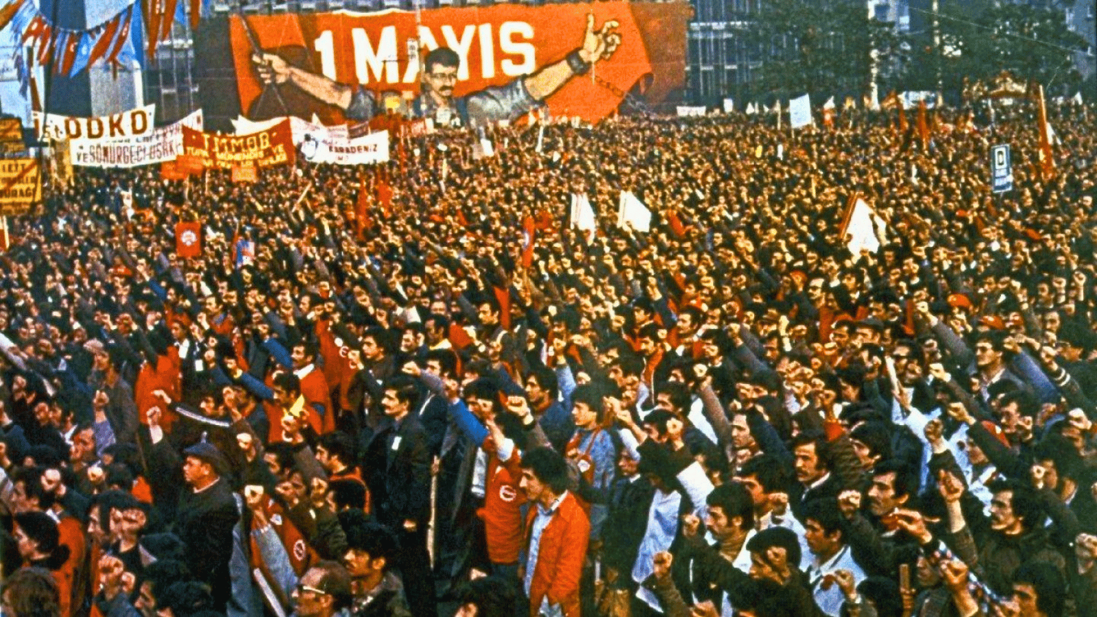1 Mayıs için Taksim yolu açıldı |