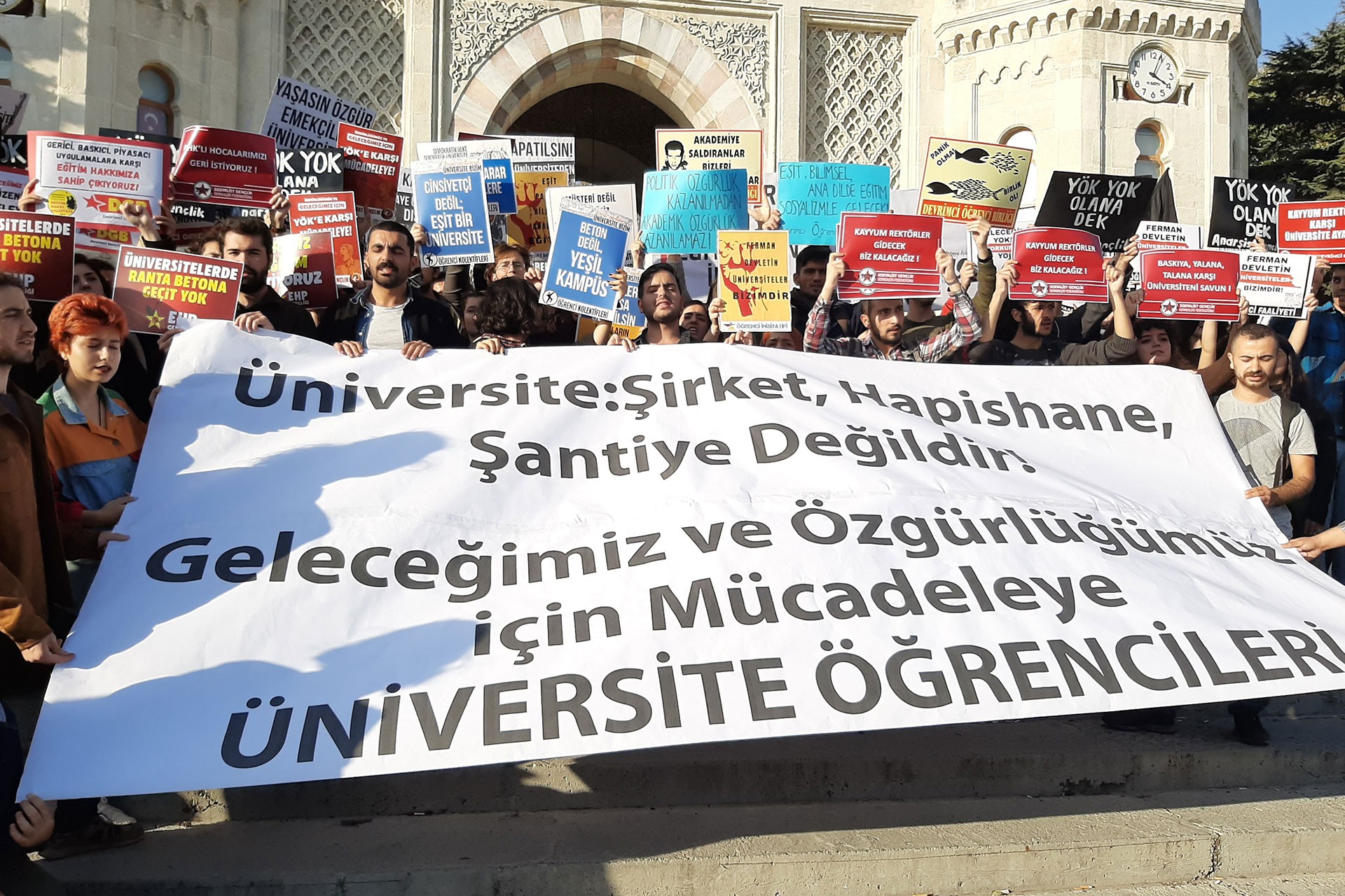 Burs artmıyor, yemek fiyatları uçuyor |