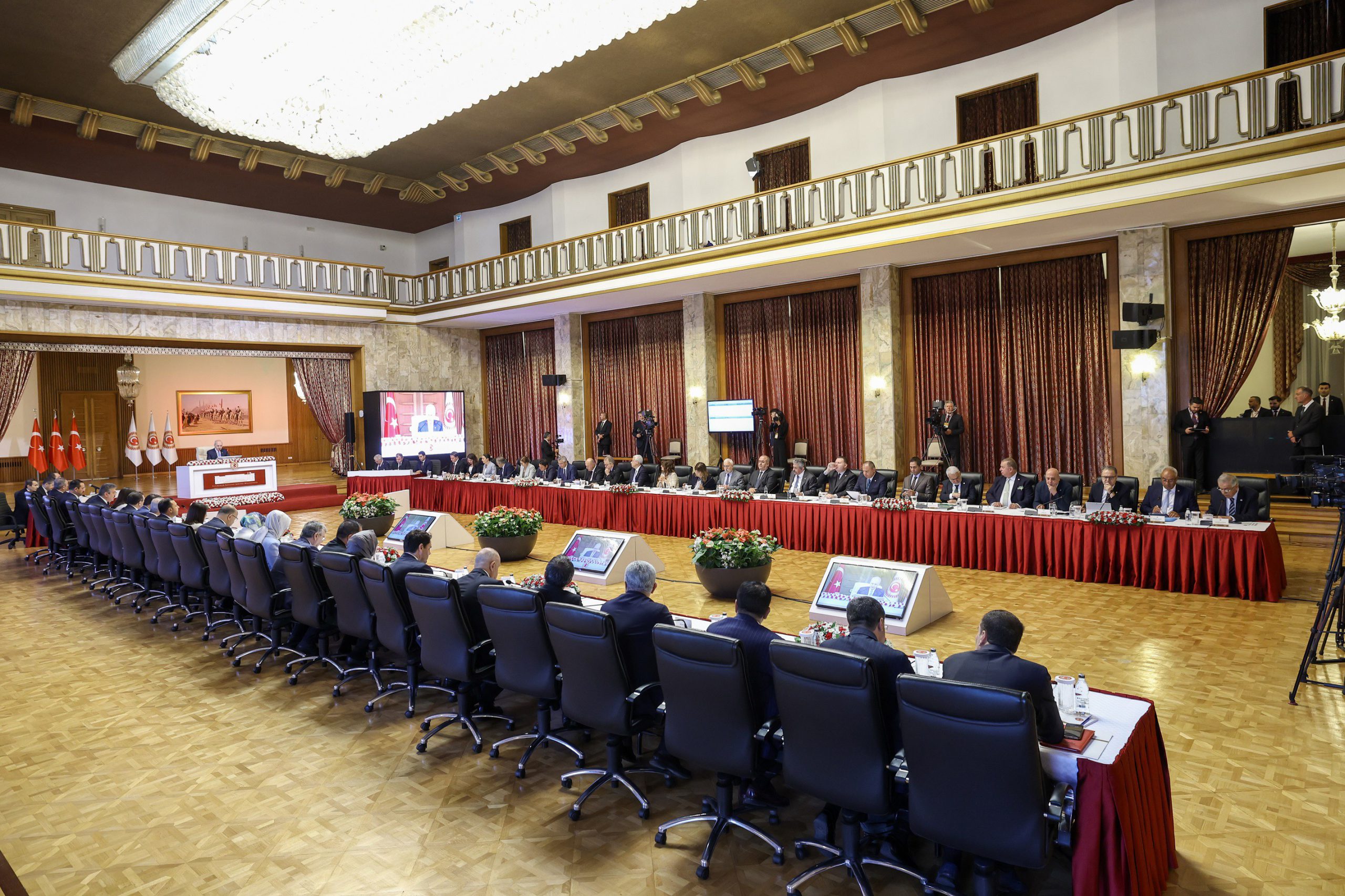 EMEP Meclis Komisyonu’na uzun bir liste sundu |