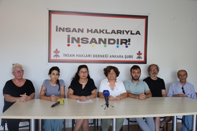 İHD ve ÇHD, “kuyu tipi” cezaevlerine karşı devam eden ölüm orucu ve açlık grevlerine dikkat çekerek, “kuyu tipi” olarak adlandırılan yüksek güvenlikli cezaevlerinin kapatılmasını istedi.