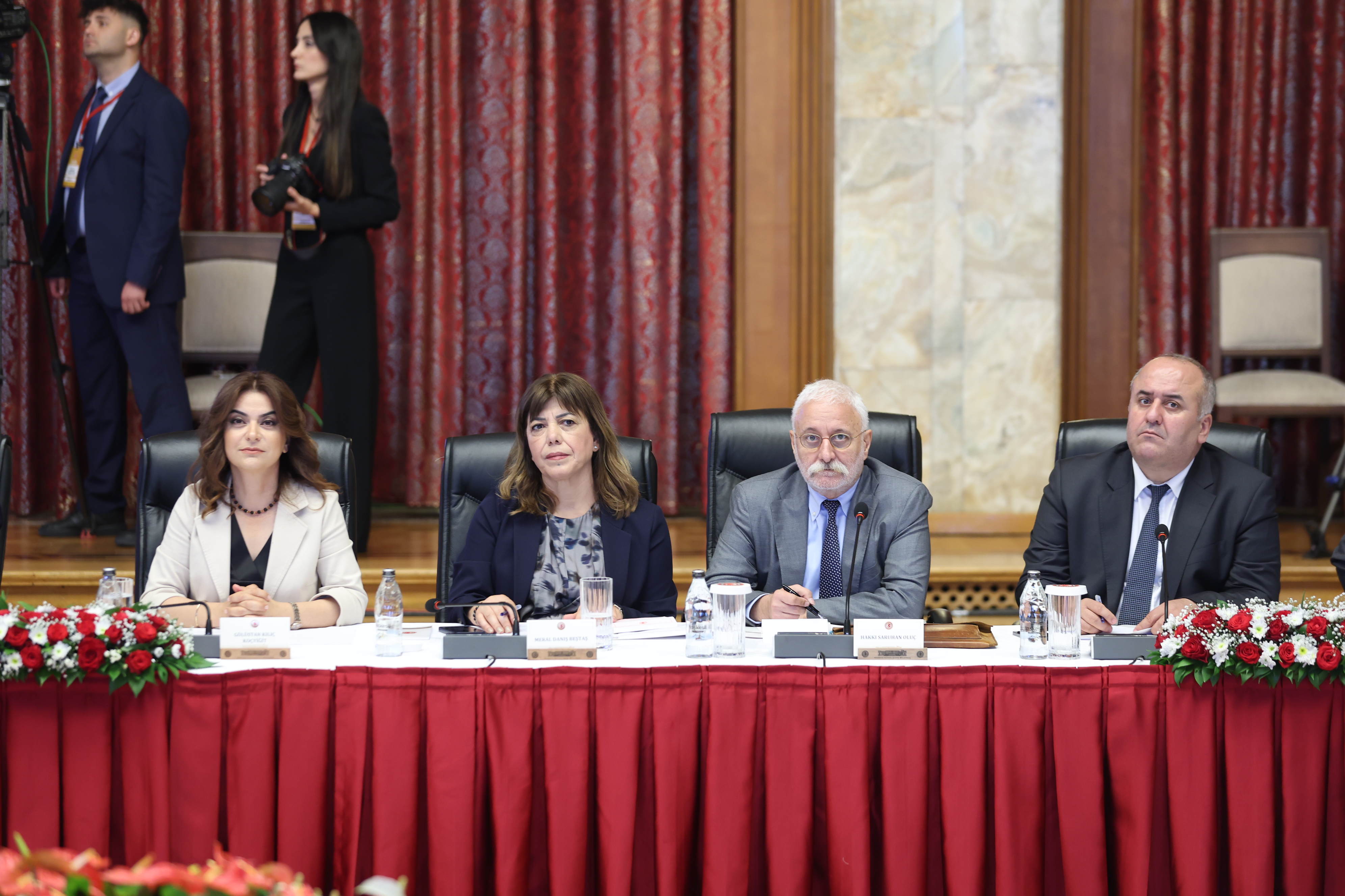 DEM Parti ve CHP komisyonda dinlenmesini talep ettikleri dernek, vakıf, sendikalar, hukuk örgütleri ve inisiyatiflerin isimlerini açıkladı. Komisyon toplantısı parti temsilcilerinin önerileri ve konuşmalarının ardından son buldu. Bir sonraki toplantılar 19 ve 20 Ağustos'ta düzenlenecek. Kurtulmuş, bir sonraki toplantıda "şehit yakınları ve gazilerin dinleneceğini" açıkladı.