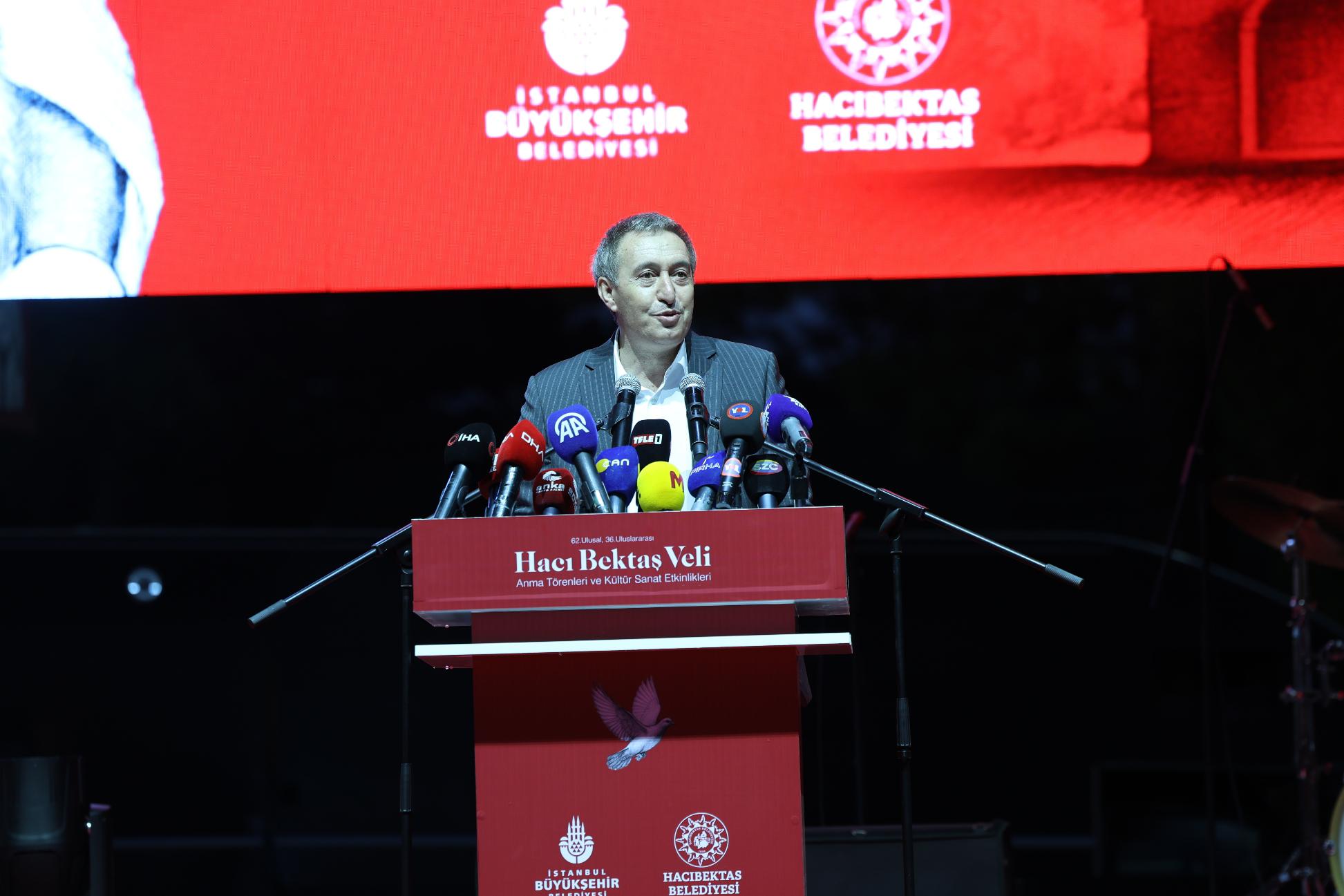 DEM Parti Eş Genel Başkanı Bakırhan, Hacı Bektaş Veli anmasında konuştu. Bakırhan, "Alevileri görmezden gelen bir süreci asla kabul etmeyiz. Bir masa kurulmuşsa onun diğer ayağı da Aleviler ve ezilenlerdir" dedi.