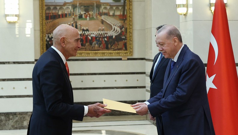 Michael Rubin’den sert Barrack yazısı |