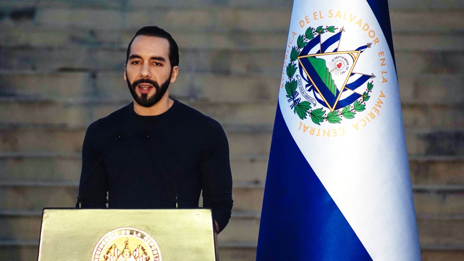 El Salvador’da devlet başkanlığı süresi altı yıla çıkarılıp, sınırsız adaylık hakkı getirilmesini muhalefetin tepkisine neden oldu: “El Salvador’da demokrasi öldü.”