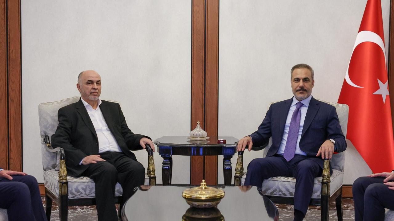 Dışişleri Bakanı Fidan Hamas heyetiyle görüştü. Gazze’de ateşkesin sağlanması için çabalar sürerken, Fidan Hamas’ın ateşkesi reddeden tutumunu destekledi ve İsrail’i suçladı.