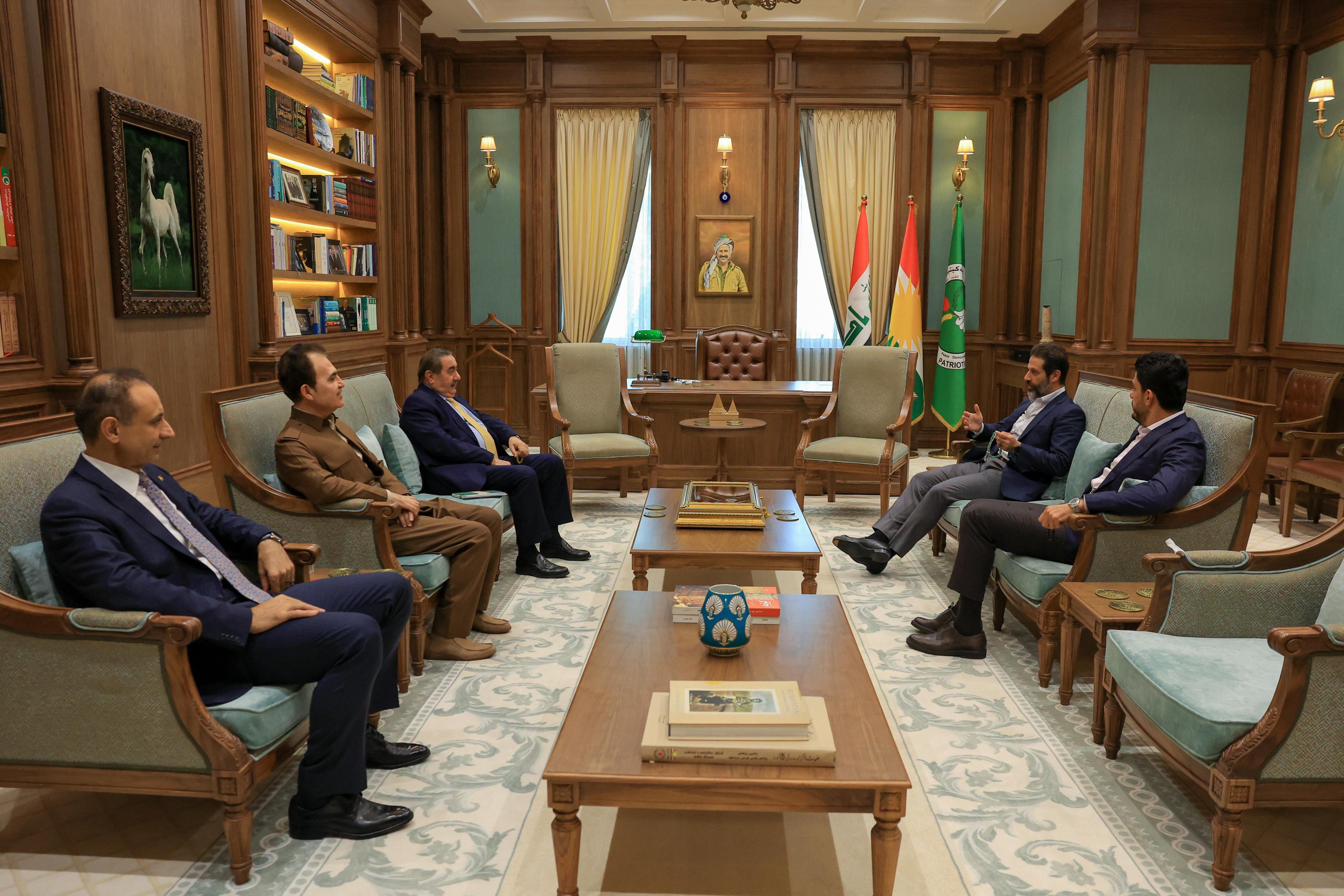 Federe Kürdistan Bölgesi'ndeki hükümet krizini aşmak için tekrar bir araya gelen KDP ve KYB, “Kürdistan Parlamentosu'nun önümüzdeki Eylül ayında yeniden performans ve faaliyetlere başlamak için güçlü ve ciddi çabalar gerektiği" konusunda anlaştıklarını bildirdi.