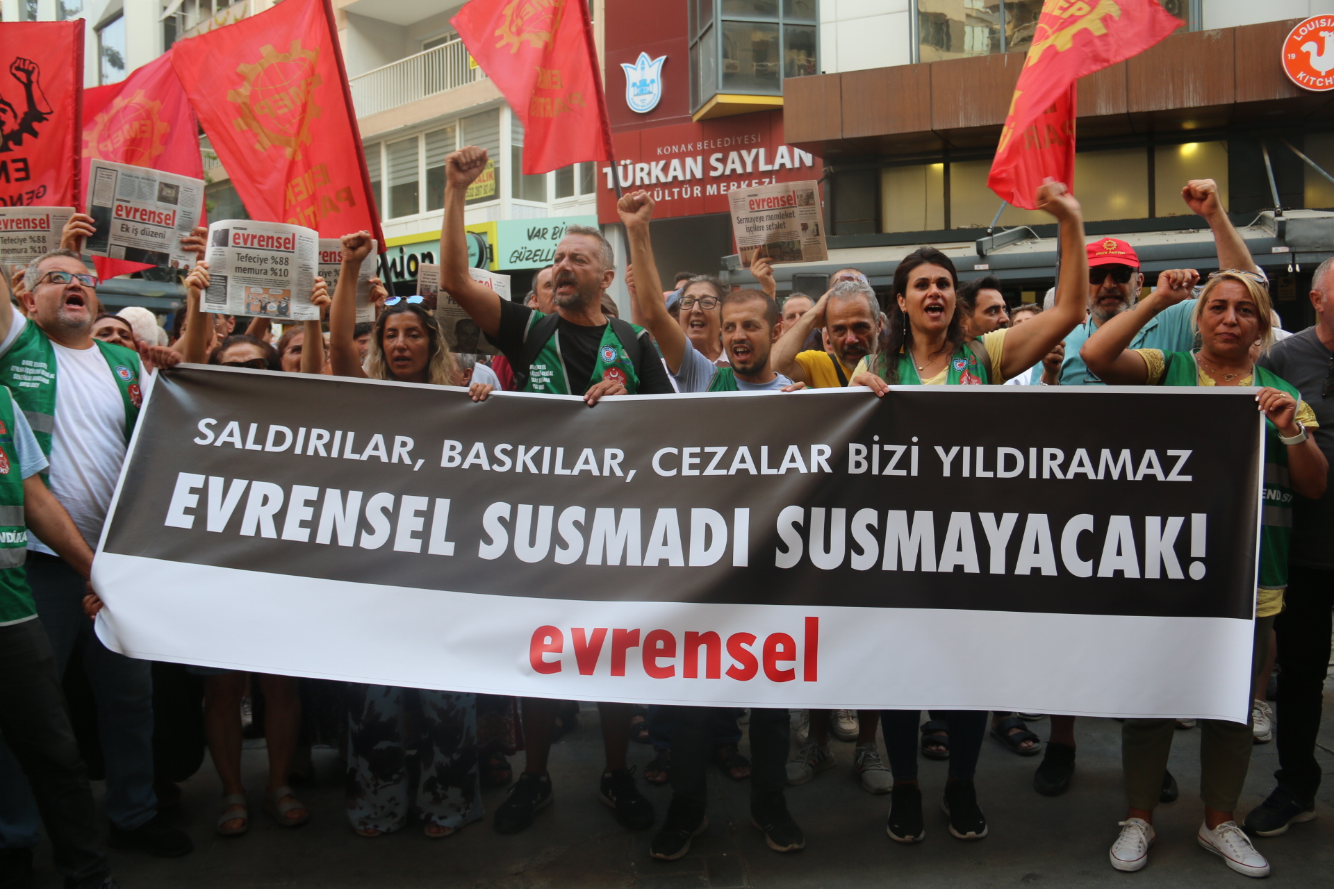 Evrensel’e silahlı saldırı |