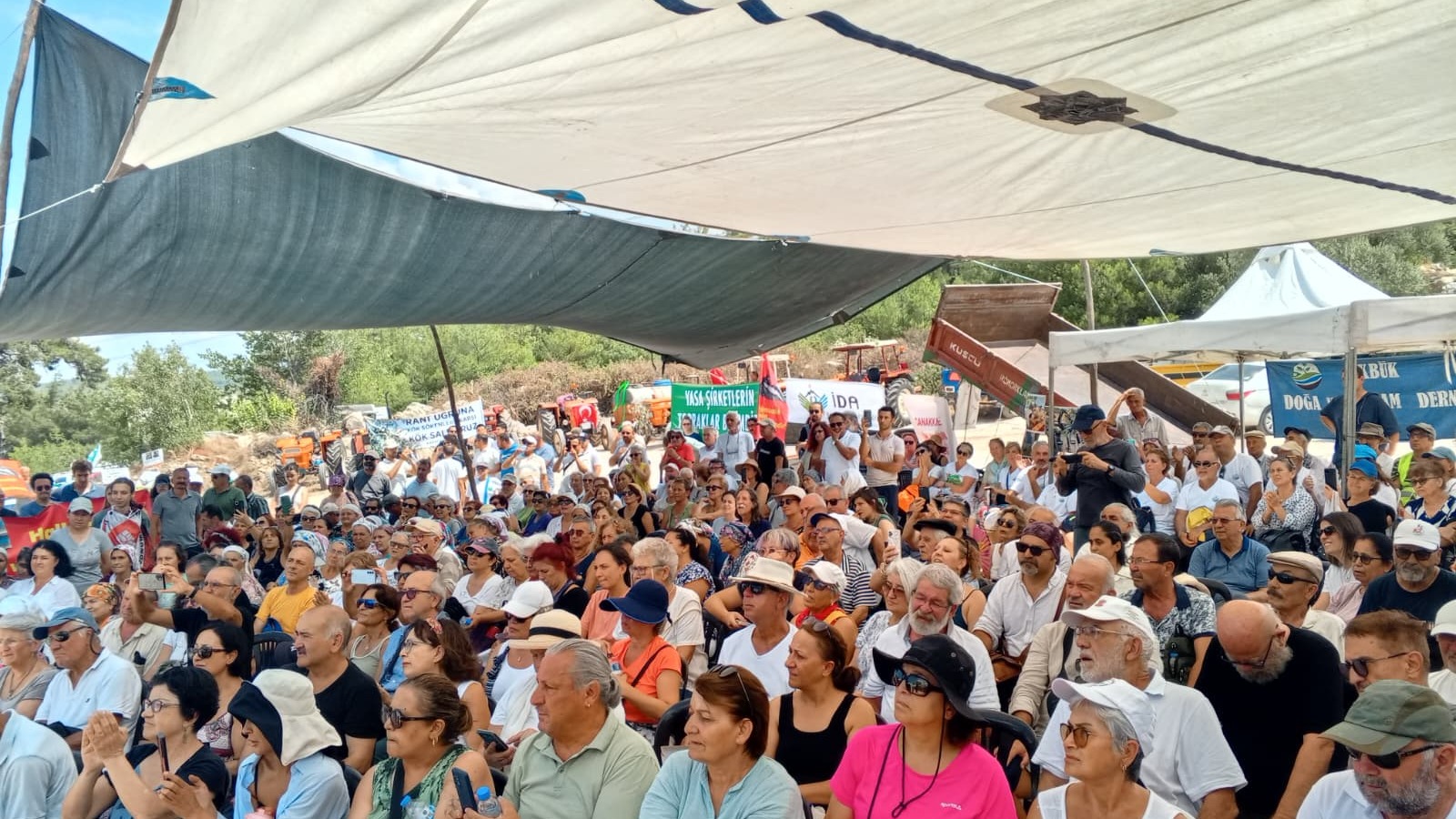 İkizköy’den direniş mesajı: