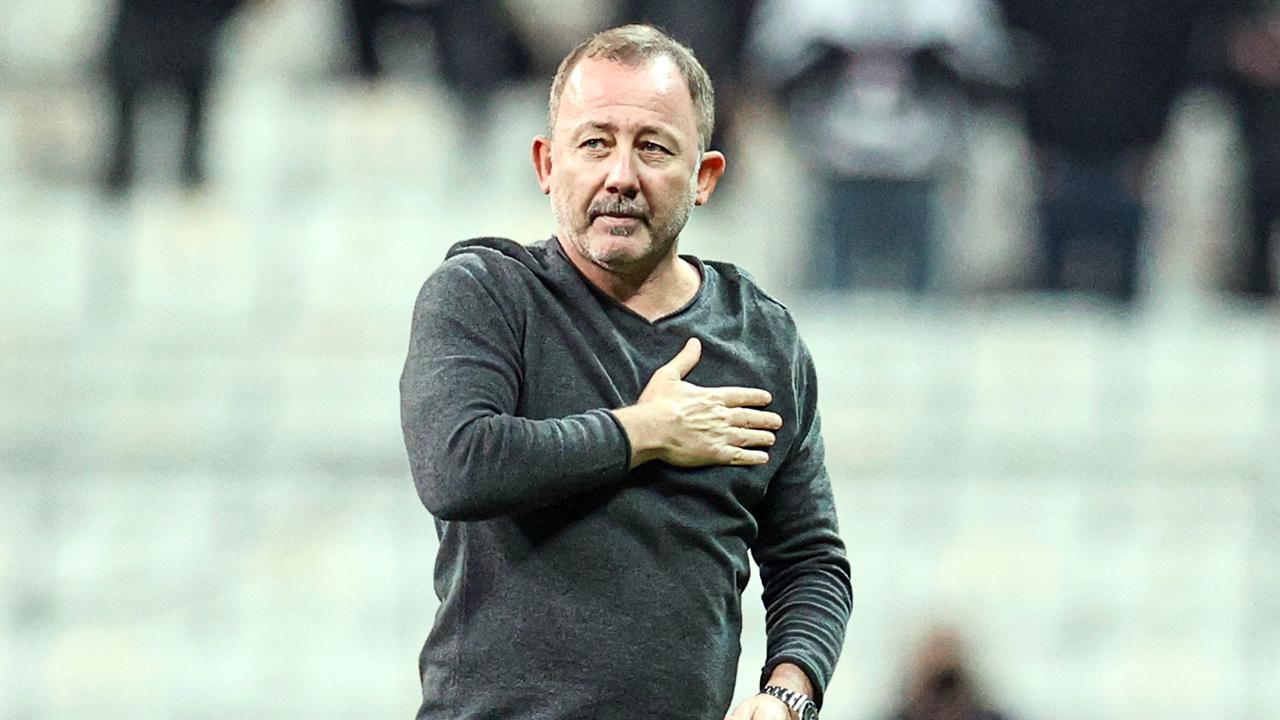 Siyah-beyazlılar eski hocasıyla yeniden anlaştı |