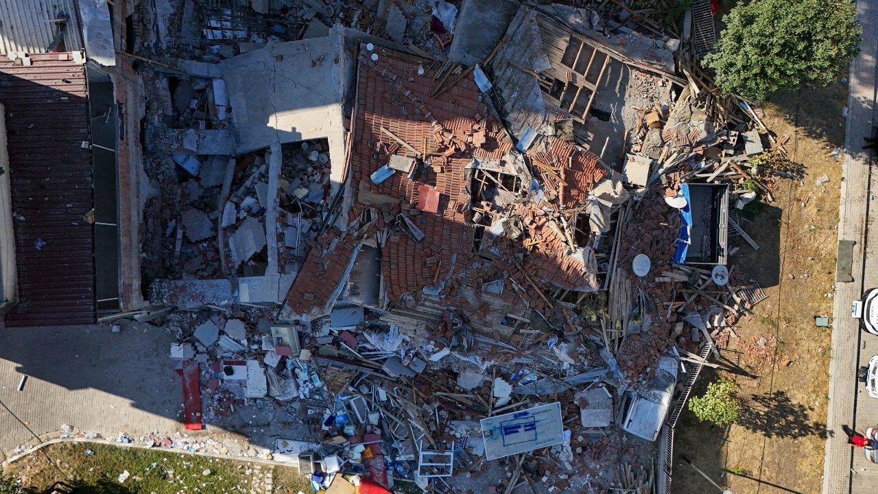 Depremde yıkılan bina ile ilgili soruşturma |