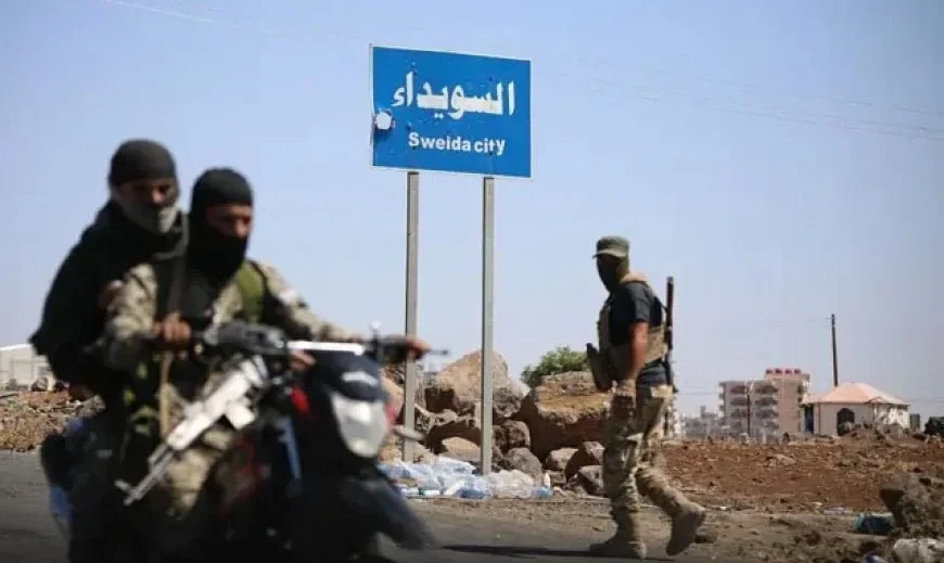 Şam'a bağlı silahlı grupların abluka altında tuttuğu Dürzi kenti Süveyda kırsalında yeni saldırılarda bulunurken, Şam'dan Süveyda'ya gelen bir otobüste yer alan 3'ü çocuk 12 sivil kaçırıldı.