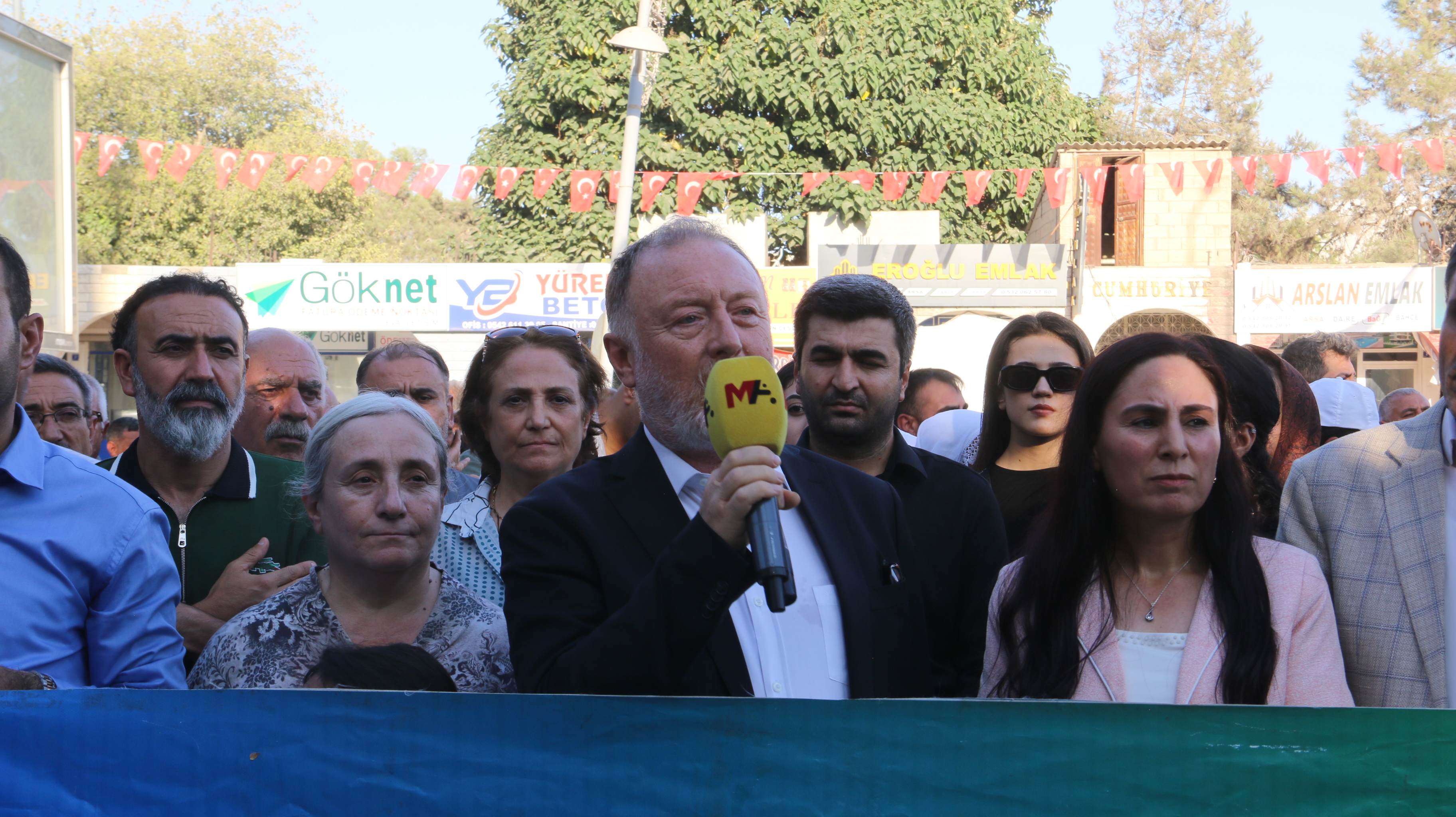 DEM Parti Grup Başkanvekili Sezai Temelli, Suruç’taki yürüyüşte Kürt sorununun çözümü için Meclis’teki komisyonun oyalamadan somut adımlar atması gerektiğini söyledi.