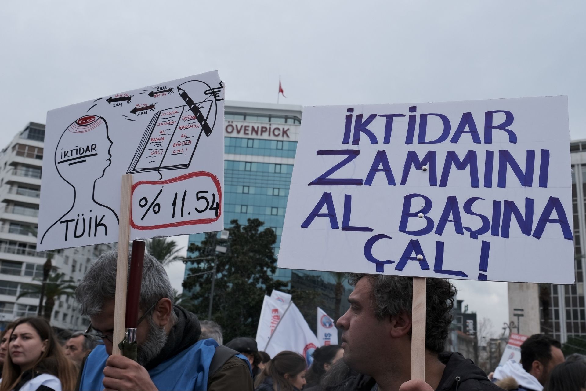 Memur zammı yürürlükte, KESK tepkili |