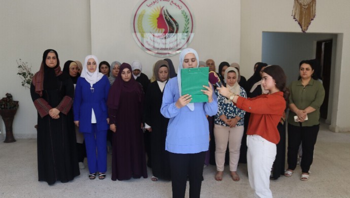 44 ülkeden sivil toplum örgütleri, İsrail’in Gazze ambargosunu kırmak için "Senin İçin (For You)" kampanyası başlattı. Kampanya 10 gün sürecek, sonra Gazze’ye teknelerle yardım ulaştırılacak. Rakka’daki Zenûbiya Kadın Topluluğu Meclisi de kampanyaya destek verdi.