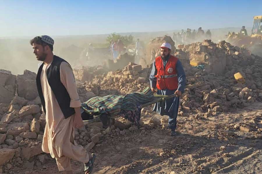 Afganistan’da 6 büyüklüğünde deprem |