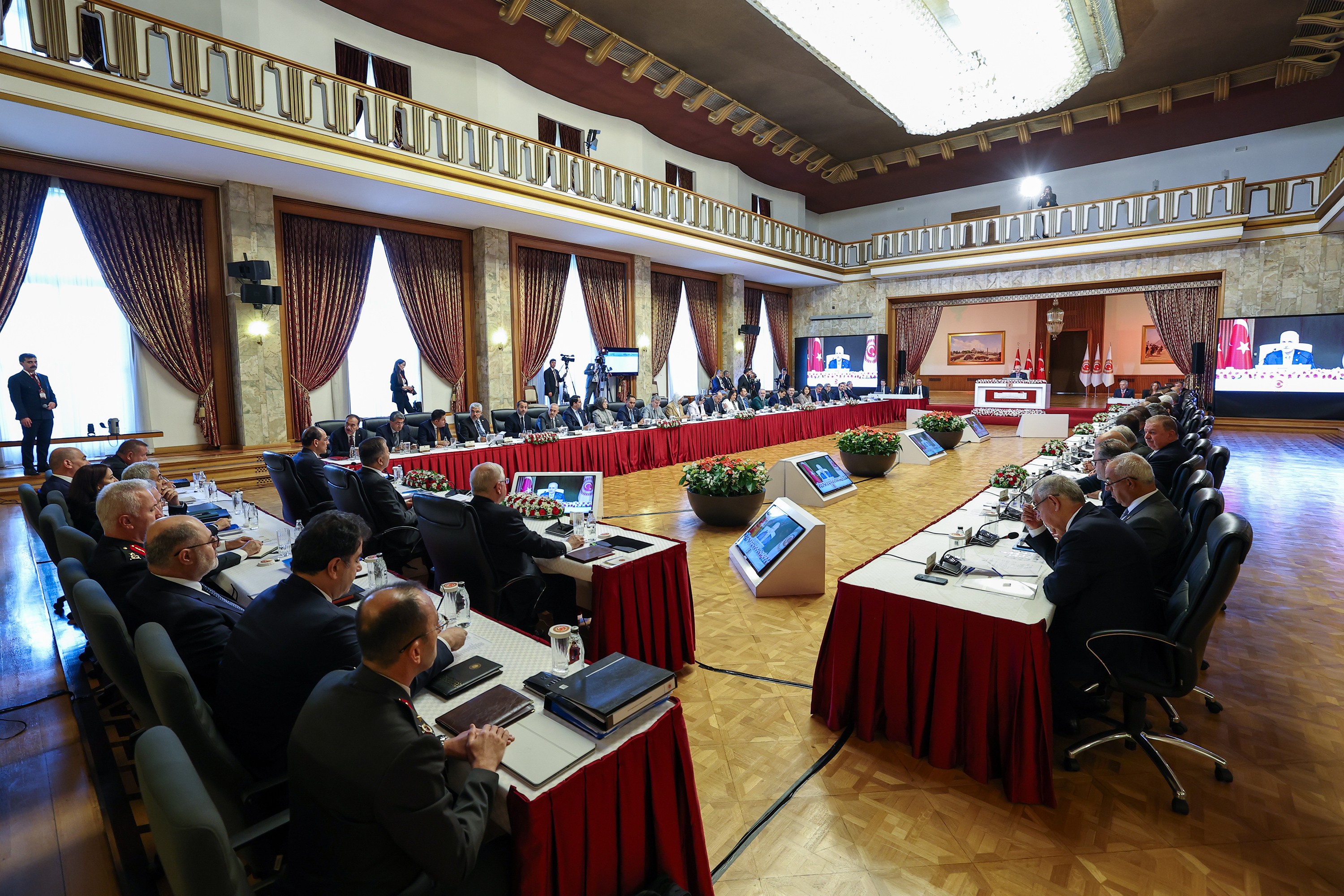 Meclis’te kurulan Milli Dayanışma, Kardeşlik ve Demokrasi Komisyonu, 17-18 Eylül’de yapılacak 10. toplantısında akademisyenler ve uzmanları dinleyecek.