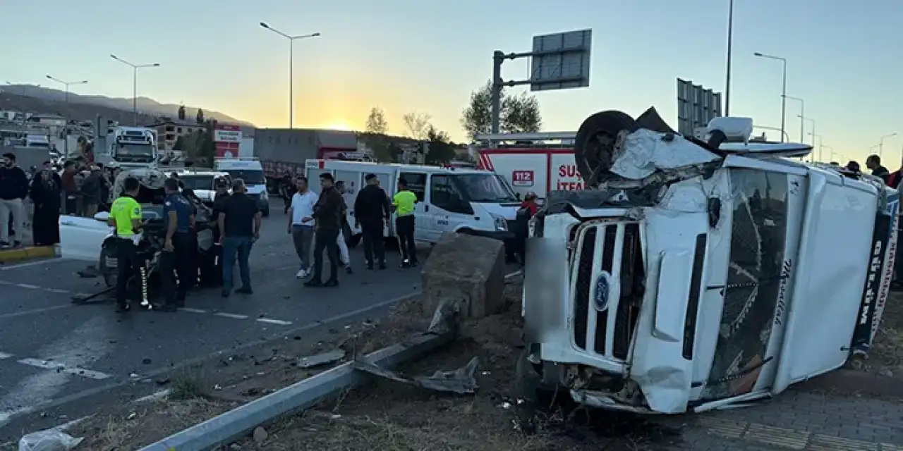 Sivas’ta tarım işçilerini taşıyan minibüs kaza yaptı |