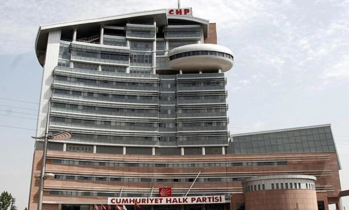 CHP Yüksek Disiplin Kurulu; Gürsel Tekin, Barış Yarkadaş, Savaş Aras, Erkan Narsap, Levent Çelik ve Zeki Şen’i partiden ihraç etti.