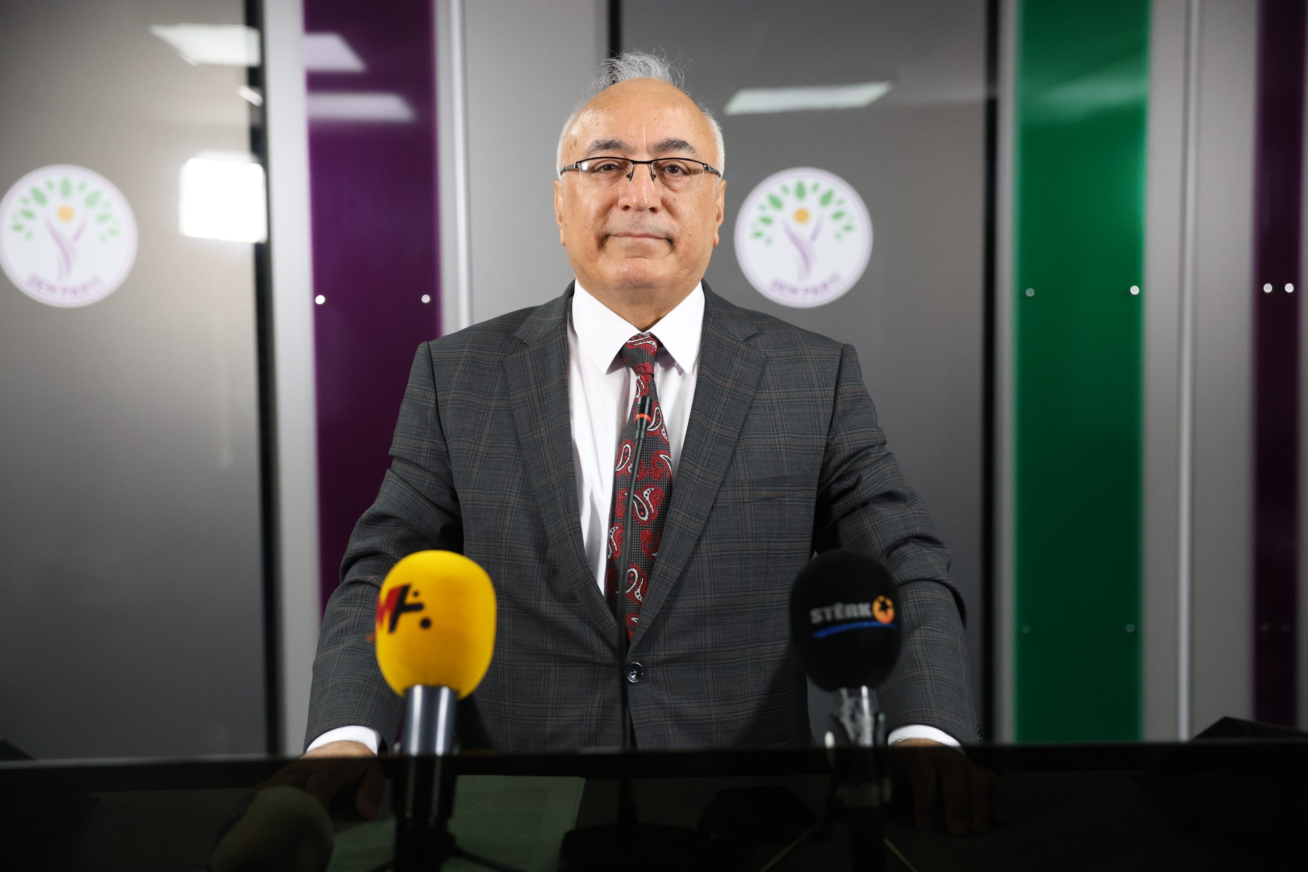 DEM Parti AK’nin kararını hatırlattı |
