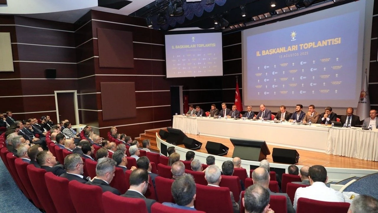 AKP’de istifalar sürüyor |