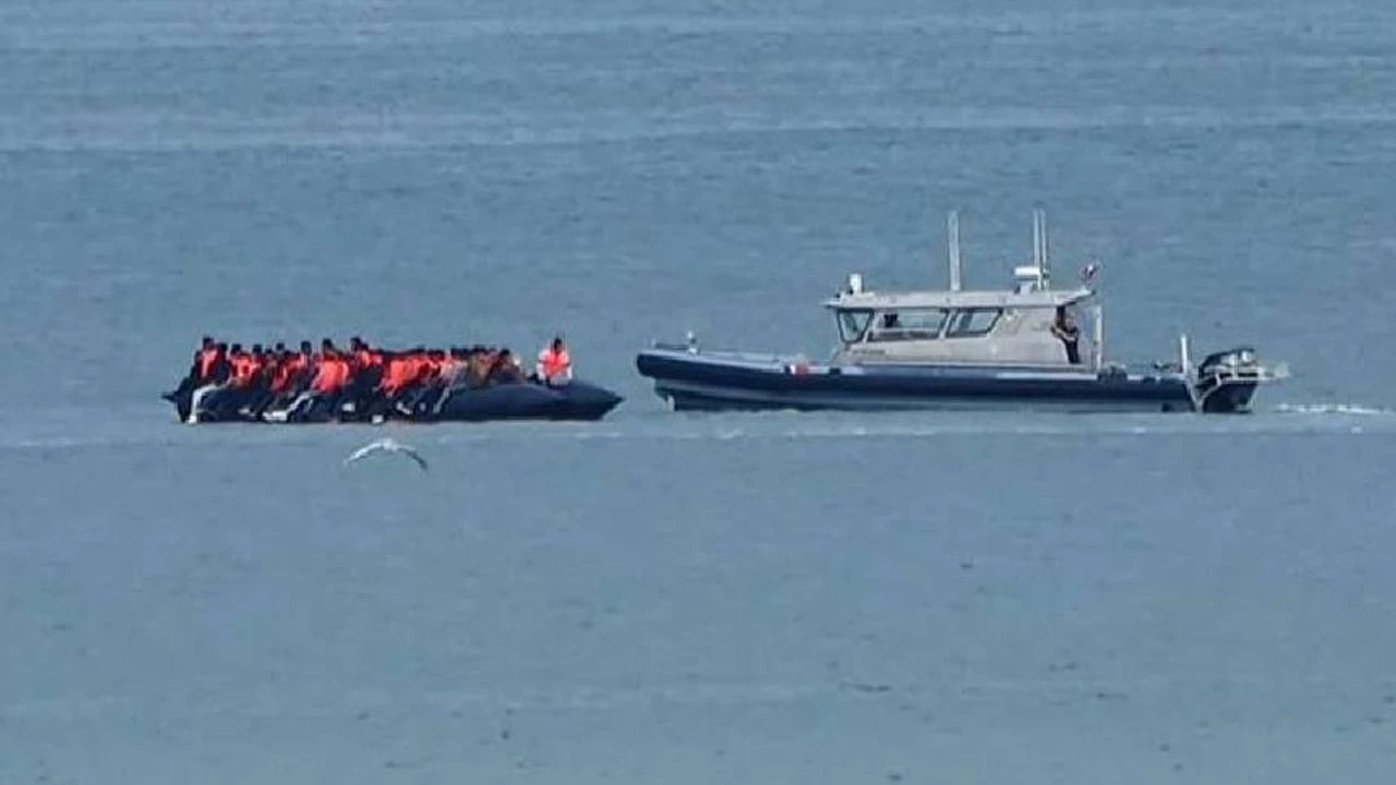 Ayvalık’ta Sahil Güvenlik göçmen teknesine çarptı: