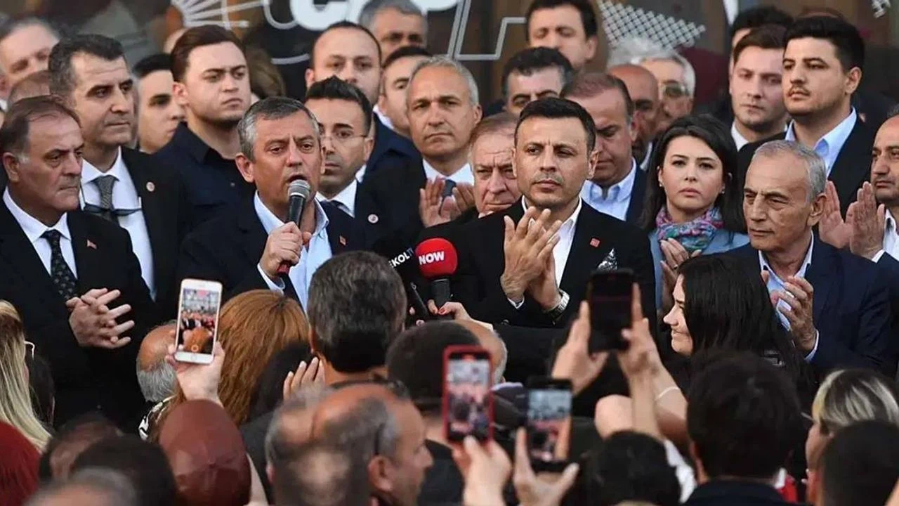 Kayyum Tekin, Sarıyer’deki eski il binasında |