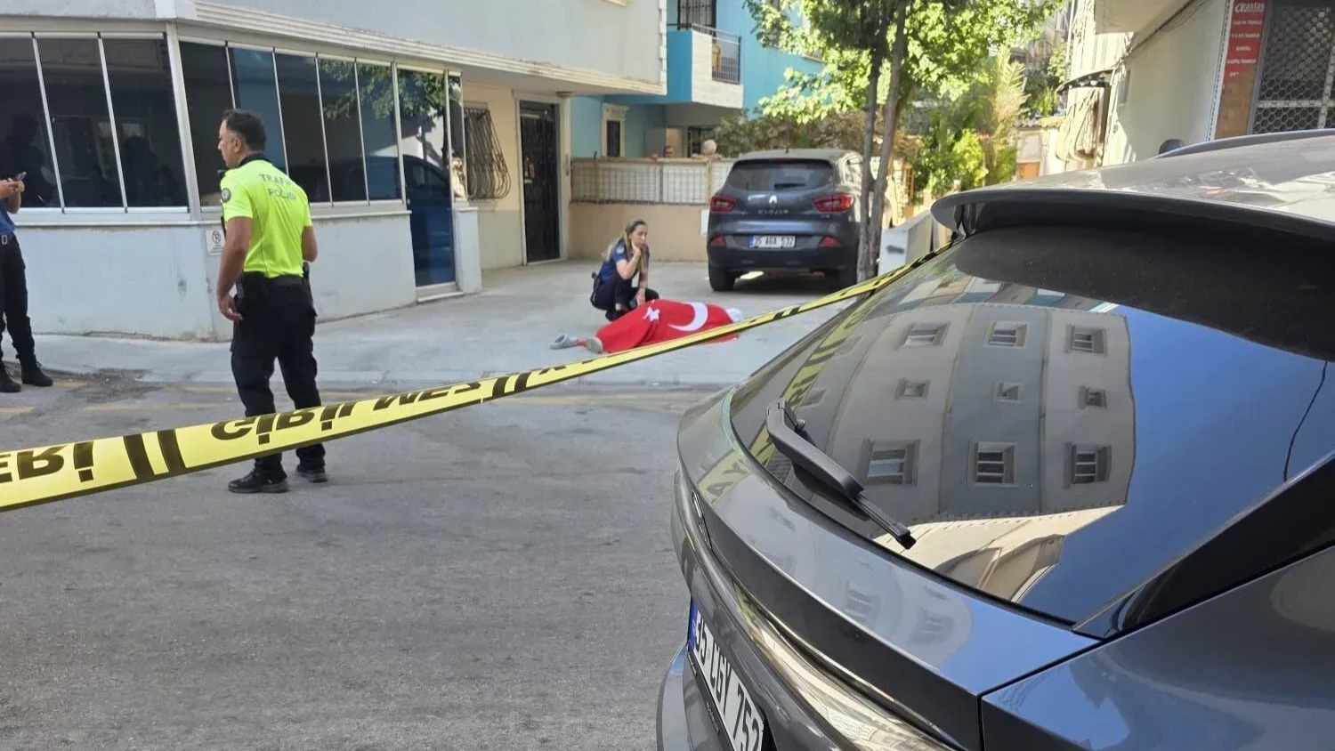 İzmir’de karakola silahlı saldırı: 2 polis yaşamını yitirdi |