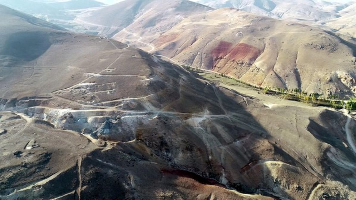 Koza Altın İşletmeleri’nin Diyadin’de başlattığı altın arama ve işleme çalışmaları, sadece 470 hektarlık bir alanı değil, Tendürek Dağı’ndan Basra Körfezi’ne uzanan ekosistemi tehdit ediyor. Murat Nehri, siyanür ve ağır metallerle kirlenme riski altında.