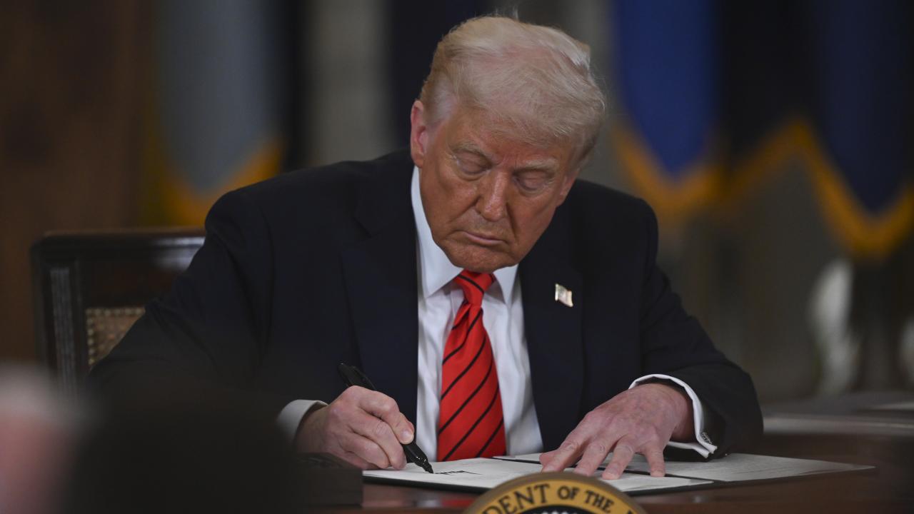 ABD Başkanı Trump, ahşap ürünleri ithalatına ek gümrük vergisi getirerek keresteye yüzde 10, mutfak ve banyo dolaplarına ise 2026’dan itibaren yüzde 50’ye varan tarife uygulanacağını açıkladı.