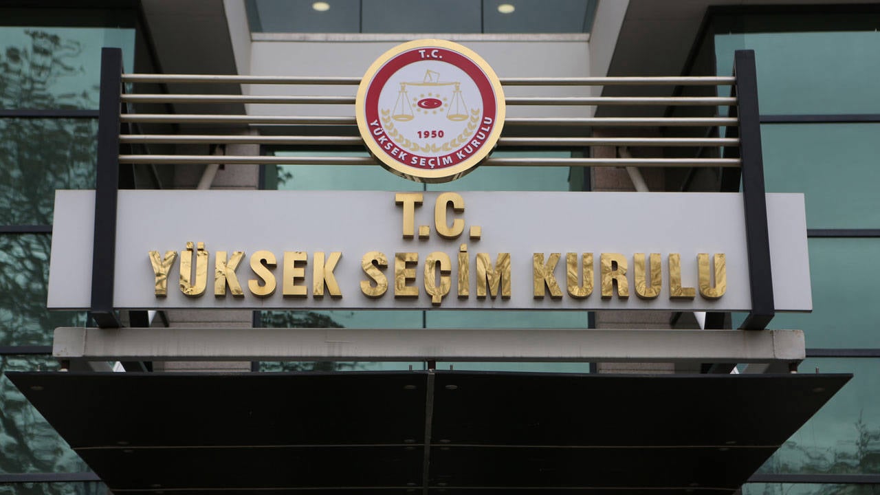 Yüksek Seçim Kurulu, İstanbul'daki bazı ilçe kongrelerinin iptaline ilişkin CHP'nin başvurusunu değerlendirmek için toplandı.