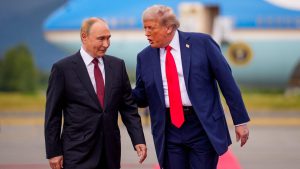 Bugün Beyaz Saray'da Zelenskiy'i ağırlayacak olan Trump'ın Putin ile Budapeşte'de yapacağı görüşme hakkında Moskova'dan açıklama geldi. Görüşmenin "2 hafta içinde veya biraz daha geç gerçekleşebileceği" kaydedildi.
