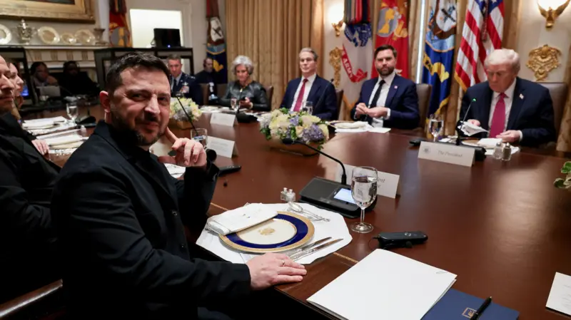 Trump, göreve geldiğinden beri 4’üncü kez Zelenskiy ile görüştü. Zelenskiy Tomahawk füzelerini almayı umuyordu, ancak Trump’ın dün Putin ile yaptığı görüşme esas gündem oldu. Trump, Putin ile görüşme sırasında Zelenskiy ile temasta olacağını söyledi.