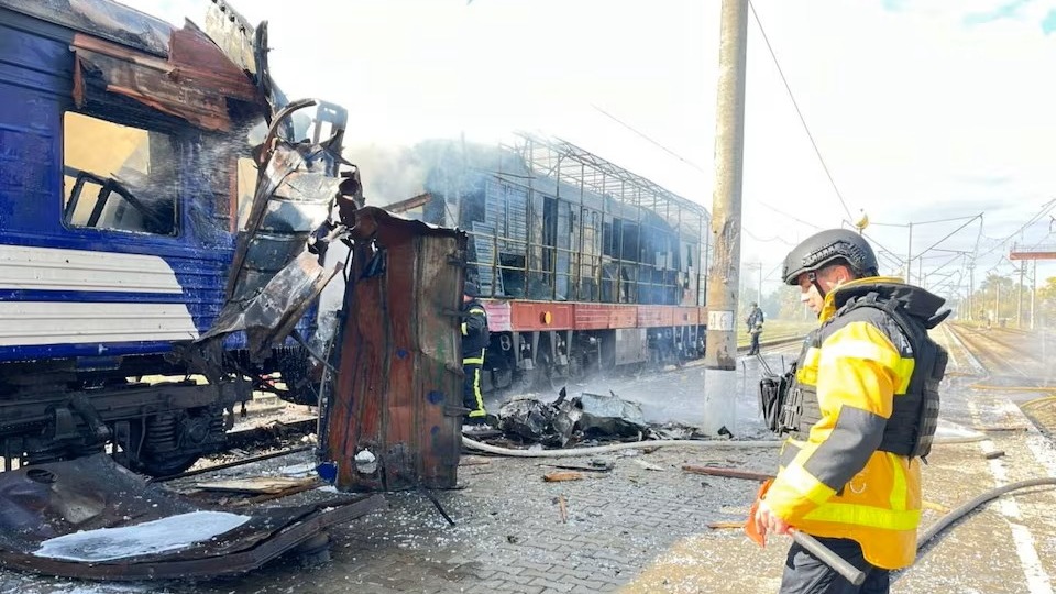Rusya tren istasyonunu vurdu |