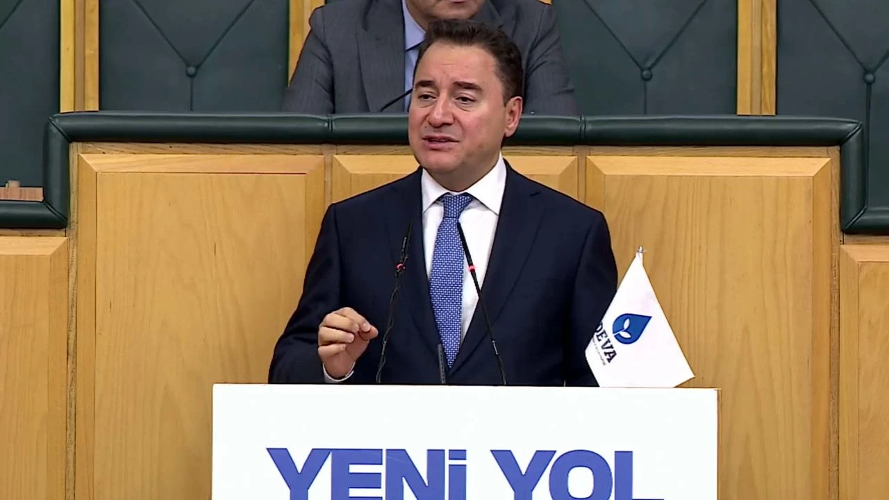 “Gecikiyoruz, acele ediniz” diyen Babacan: