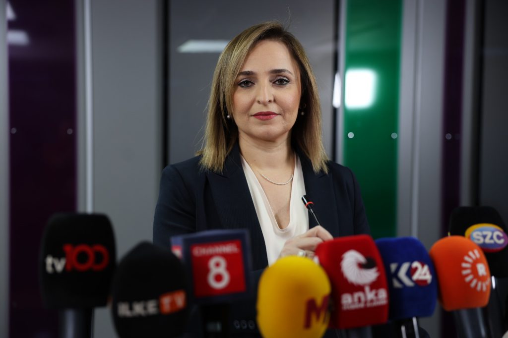 DEM Parti Sözcüsü Ayşegül Doğan, partilerine yönelik linç kampanyasına tepki gösterdi ve Meclis Komisyonu’nun Abdullah Öcalan’la görüşmek için bir formül bulması gerektiğini söyledi.
