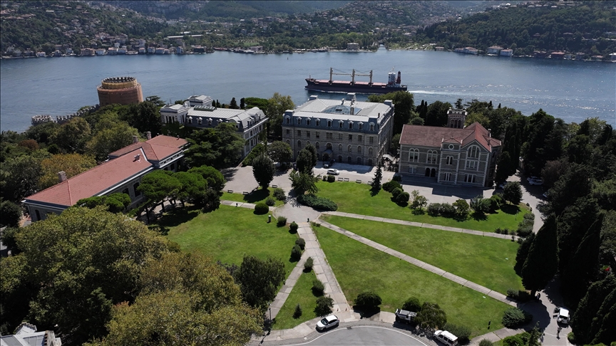 Kayyumlar Boğaziçi Üniversitesi’ni bitirdi l