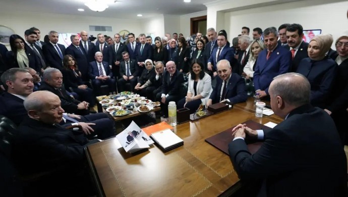 AKP’den DEM Parti’ye ‘nezaket’ ziyareti |