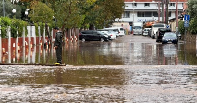 Muğla’da sağanak yağış ve fırtına |