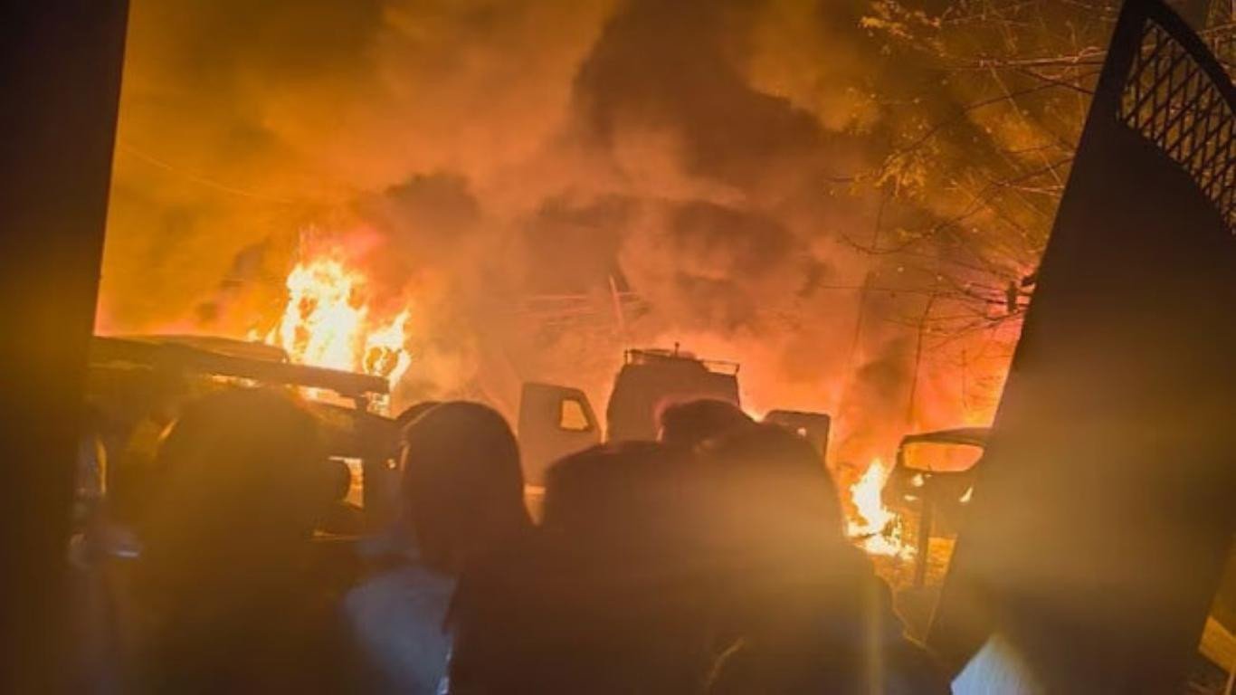 Karakolda patlayıcıyı inceliyorlardı |