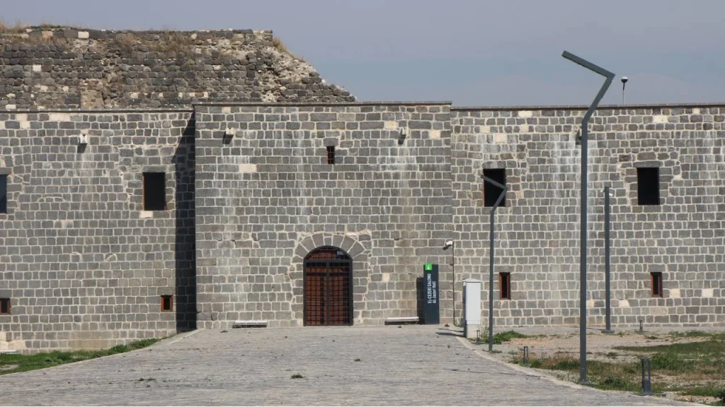 Kültürel tahribatı Bakan’a örneklerle anlattılar | — "Tarihi Birca Belek‘i AKP’li Atan ofis olarak kullanıyor" görseli