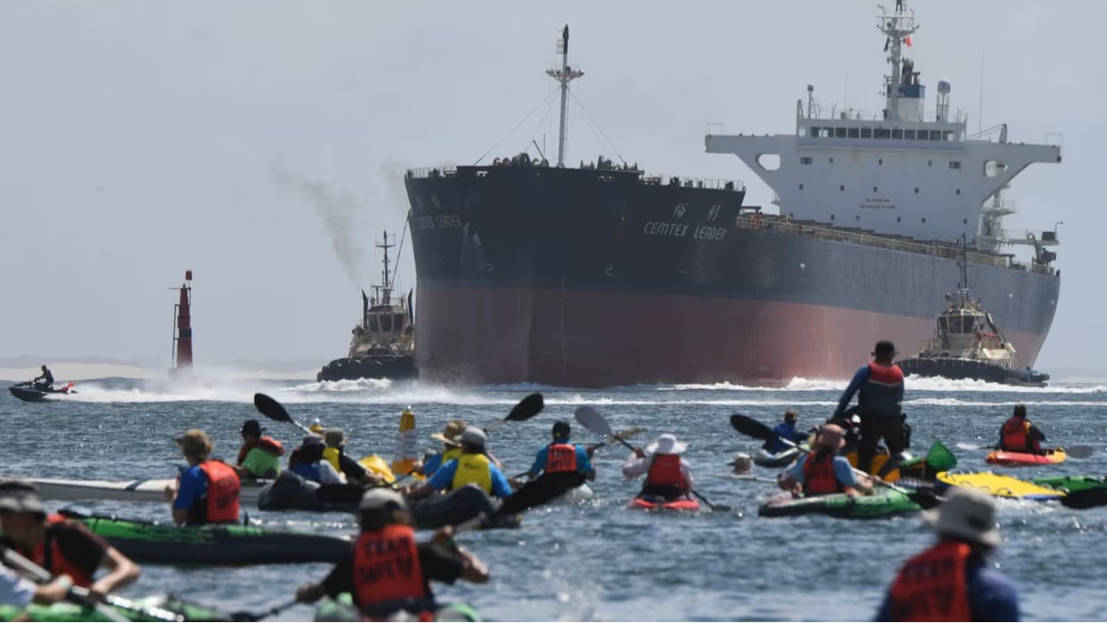 İklim aktivistlerinden eylem |